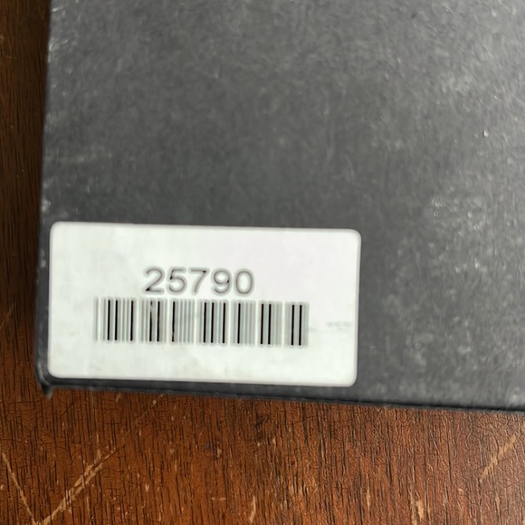 New In Box Invicta Limited Edition Minnie Mouse Watch - Picture 6 of 6